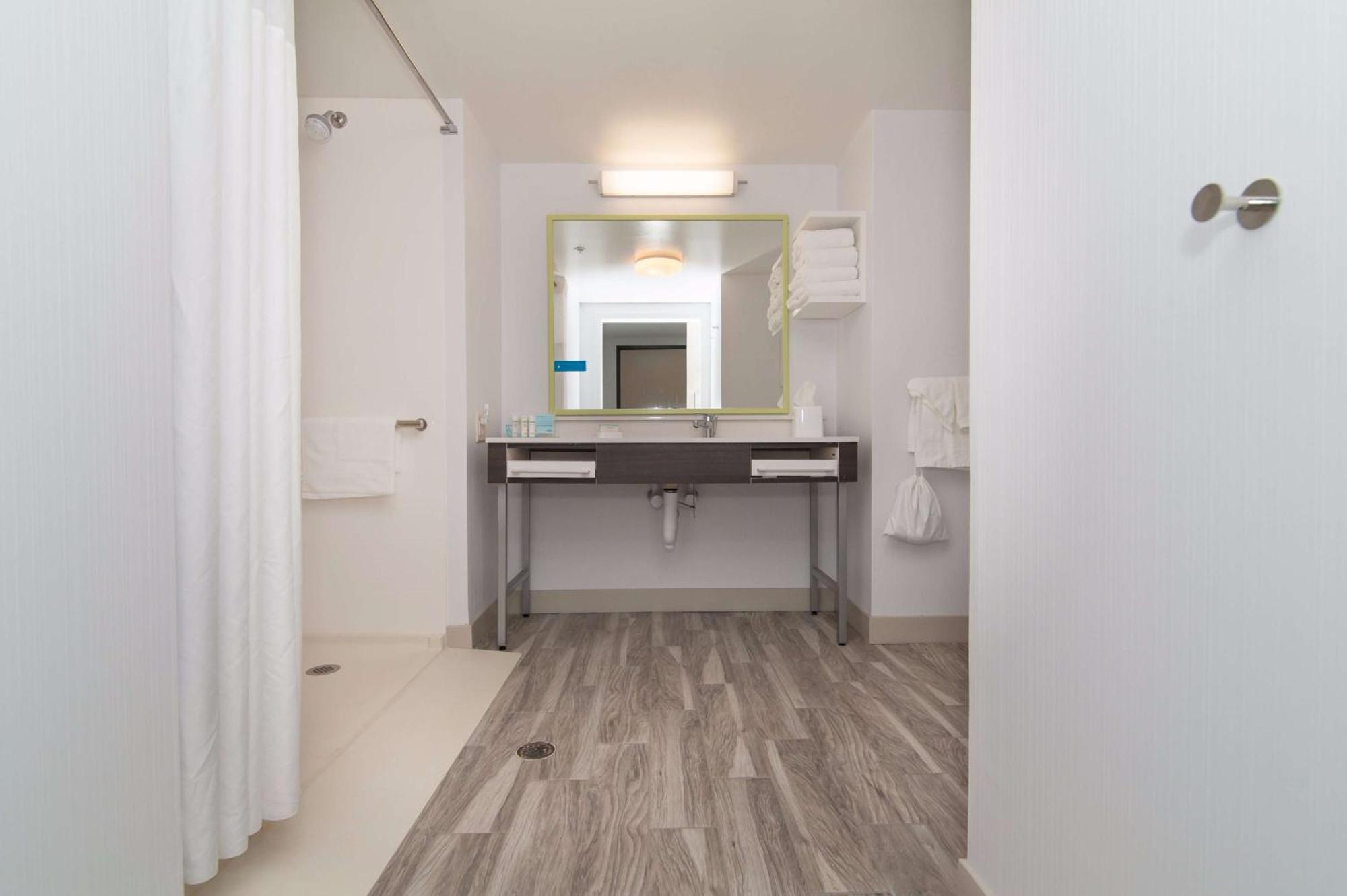 Queen Room with Two Queen Beds and Roll-In Shower - Mobility and Hearing Access/Non-Smoking